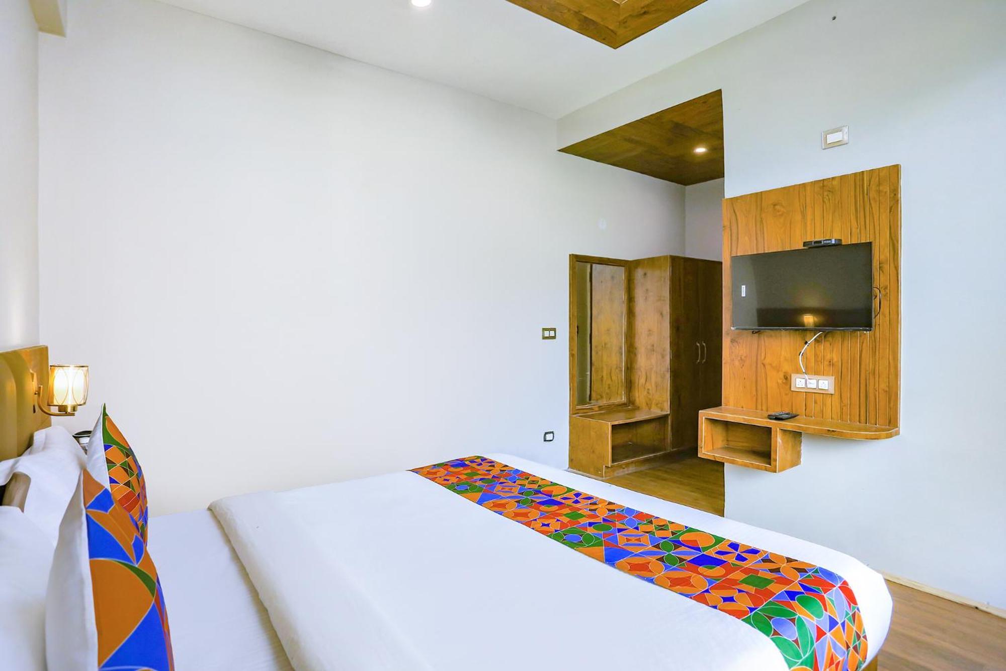 Fabhotel Outhills Manāli Esterno foto